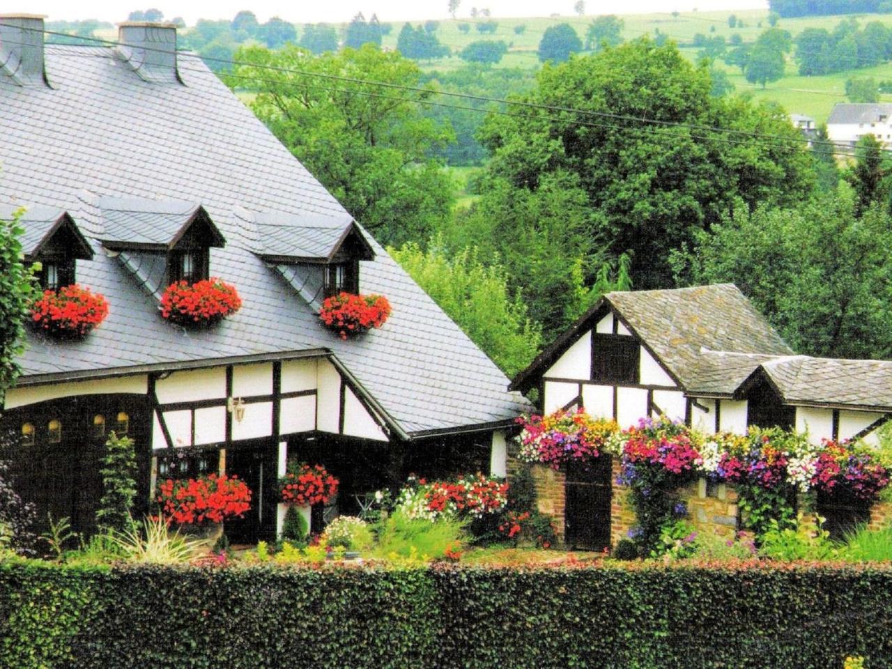 Cozy Cottage In Malmedy With Large Garden エクステリア 写真